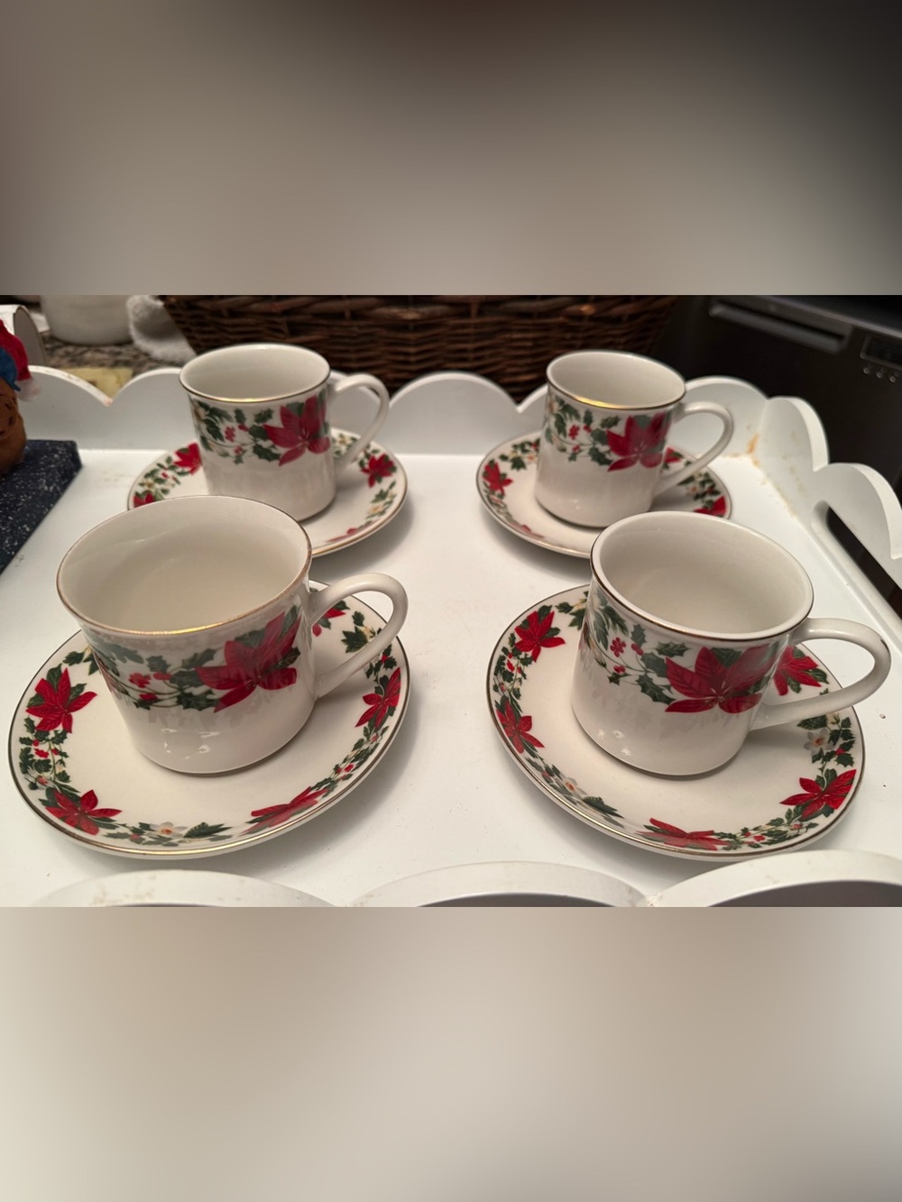 New Gibson Everyday Christmas Poinsettia China WITH Gold Trim Cups Saucers 4